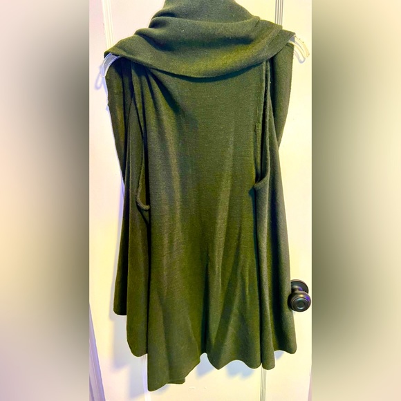 Women’s Small Soft Green Vest - Picture 1 of 2